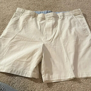 Men’s Croft and Barrow Cream Color Short Sz 42 or 44